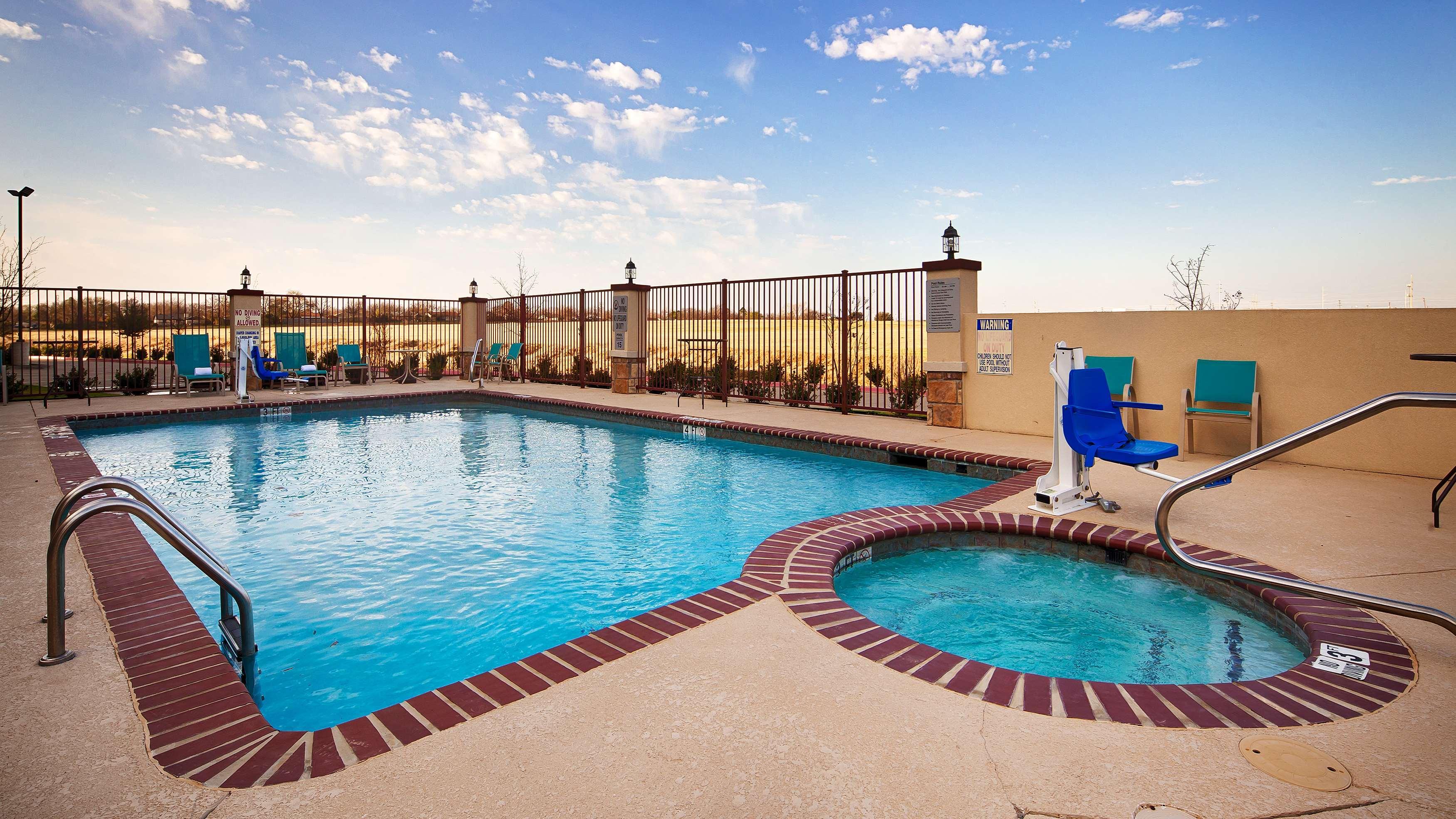 Best Western Plus Fort Worth Forest Hill Inn & Suites Exteriör bild
